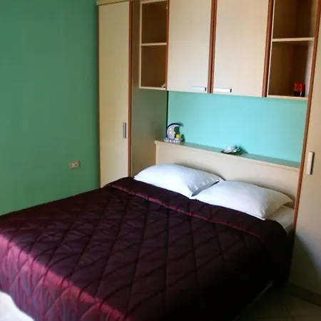 Apartments Globus Apartman *